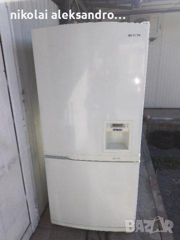 хладилник самсунг с диспенсър , снимка 1 - Хладилници - 43472930