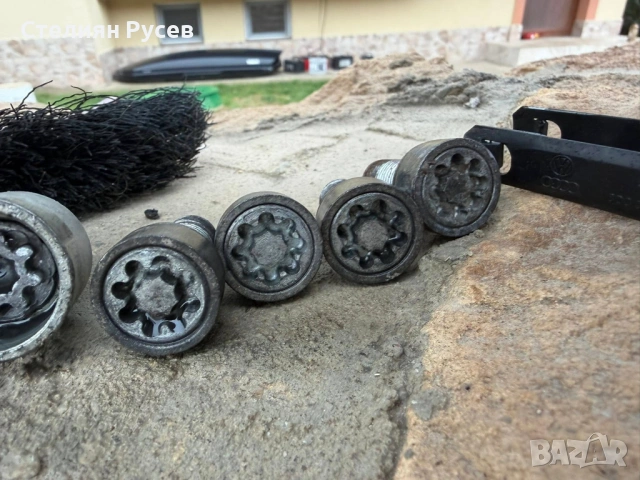 170255  секретни болтове за audi -15 евро 50мм обща дължина, 27mm резба 4 перфектни болта + ключ в и, снимка 3 - Аксесоари и консумативи - 53505077