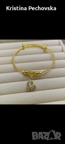 Дамска гривна с висулка сърце от медицинска стомана и позлатена. 