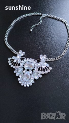 Блестящо колие с бели камъни, снимка 1