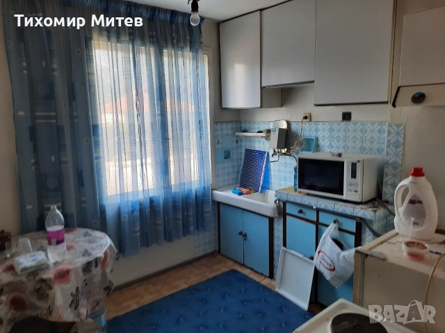 Продавам двуетажна къща с 2 гаража и допълнителни постройки, снимка 7 - Къщи - 51523131