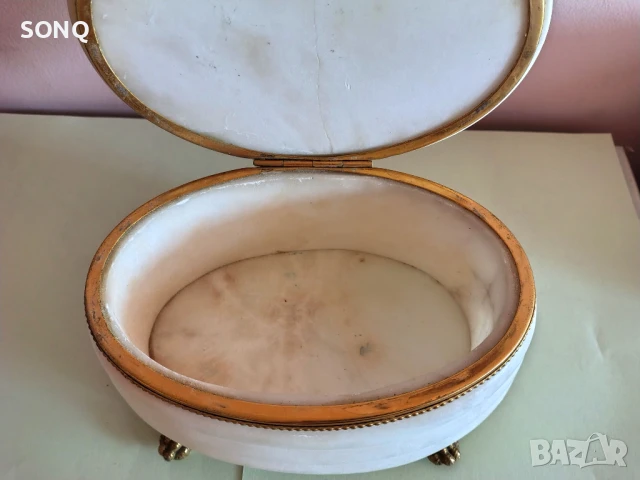 Невероятно Красива Кутия За Бижута От алабастър Със Позлата, снимка 4 - Антикварни и старинни предмети - 51156200