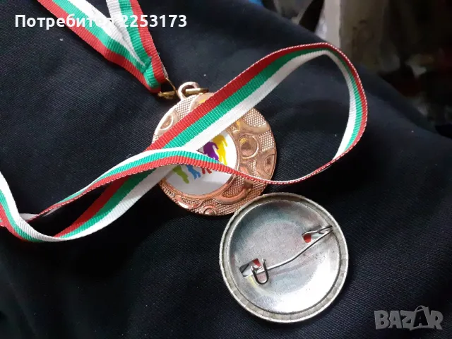 Значка и медал от училище лот, снимка 1