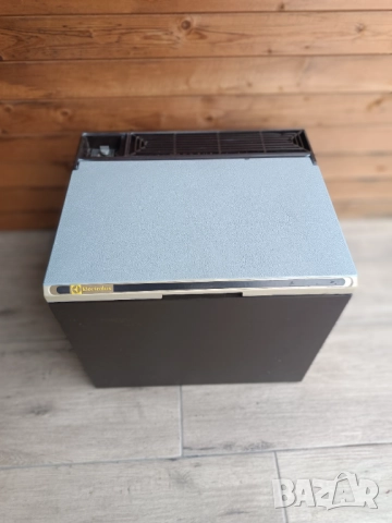 Хладилник на газ 12 и 220 волта Electrolux , снимка 8 - Хладилни чанти - 52505781