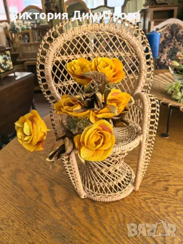 Мини Паунов кукленски стол 