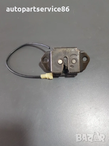 Брава на задния капак за KIA Carnival 2.9 CRDi (2002–2006), снимка 2 - Части - 53218539