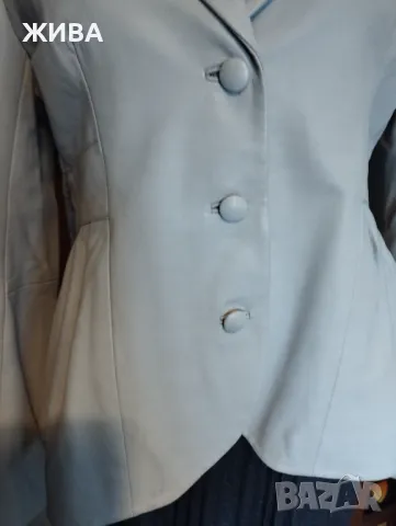 ЕСТЕСТВЕНА КОЖА елегантно дамско сако светло сиво, снимка 2 - Сака - 47537976