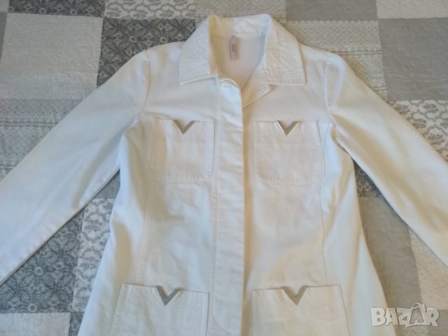 Дамско палто Valentino/Валентино, 100% оригинал с много апликации, снимка 2 - Палта, манта - 26278233