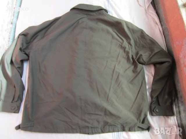 BURBERRY тънко маслено зелено яке размер 56., снимка 3 - Якета - 40056434