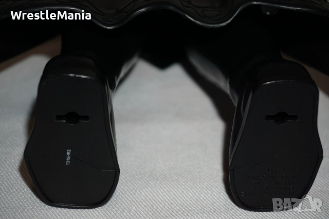 Рядка Оригинална Голяма Кеч Фигура На The Undertaker С Изкачащи Черни Крила 30см , снимка 15 - Колекции - 51855545