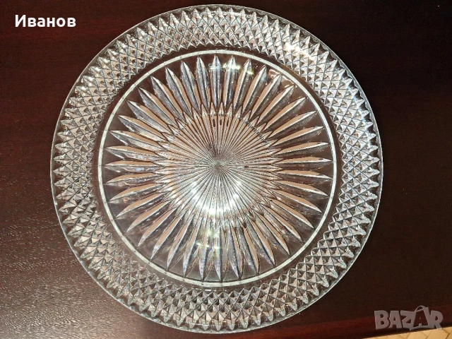 Продавам кристална фруктиера 