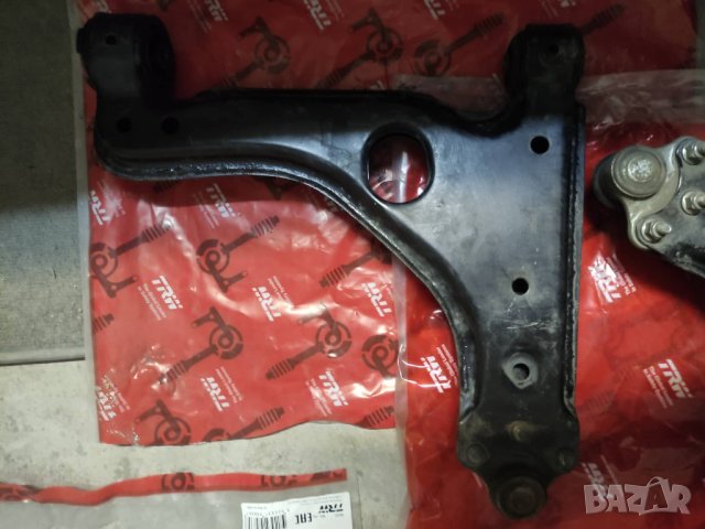 Носачи за Опел Зафира Б,рамка за дисплей,интериорни пластмаси, снимка 4 - Части - 37680121