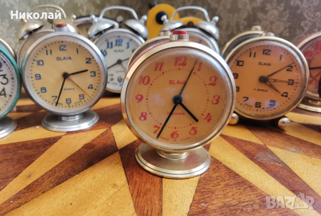 Лот настолни часовници будилник Слава , снимка 2 - Антикварни и старинни предмети - 44878187