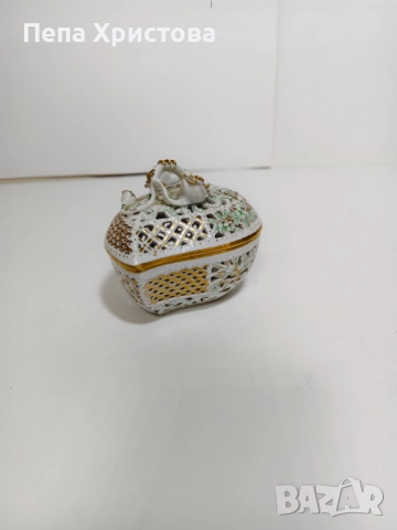 Кутия за бижута от ажурен унгарски порцелан Herend