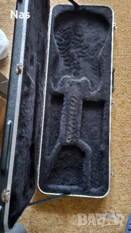 Продавам куфар(кейс) за електрическа китара, снимка 4 - Китари - 52006245