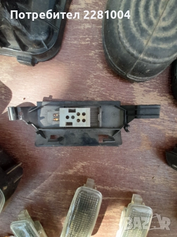 Ауди а4 б6 плафон под седалките