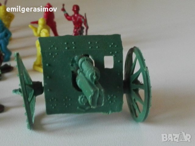 Пластмасови войници , пистолети лот динозаври.  , снимка 3 - Други ценни предмети - 36904160