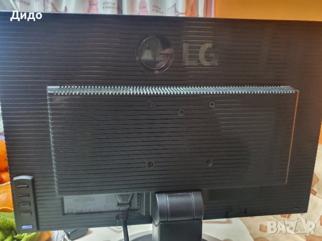 Монитор LG 19 отличен, снимка 3 - Монитори - 43612140