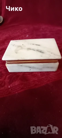 Стара мраморна бижутерска кутия