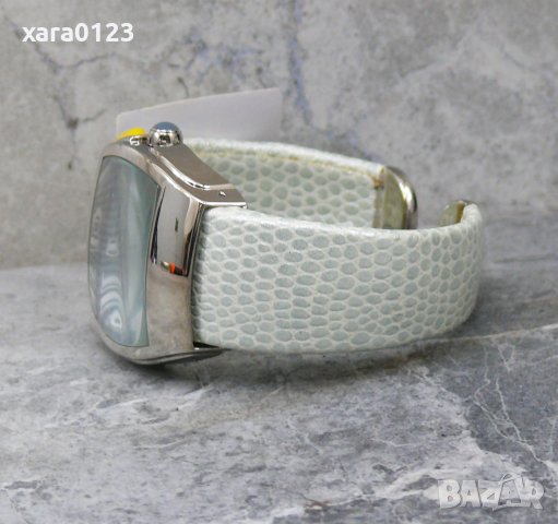 Дамски часовник гривна Q&Q G261-205, снимка 5 - Дамски - 29036016