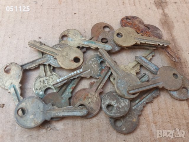 комплект от 20 броя стари ключове - бронзови , снимка 10 - Антикварни и старинни предмети - 36978522