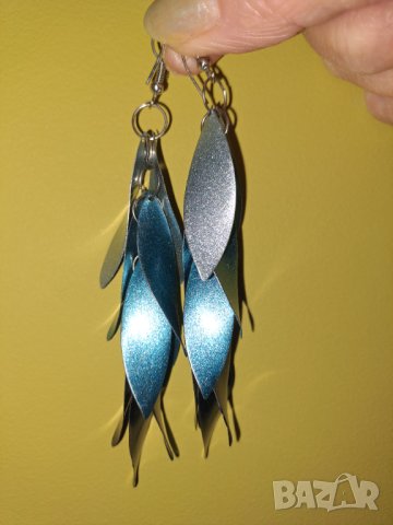 Дълги висящи обеци в синьо и сребристо