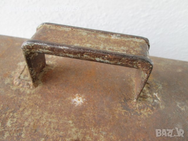  Кутии: Голяма стара метална кутия чанта сандък с дръжка, лале, лалета, снимка 9 - Други ценни предмети - 28951517