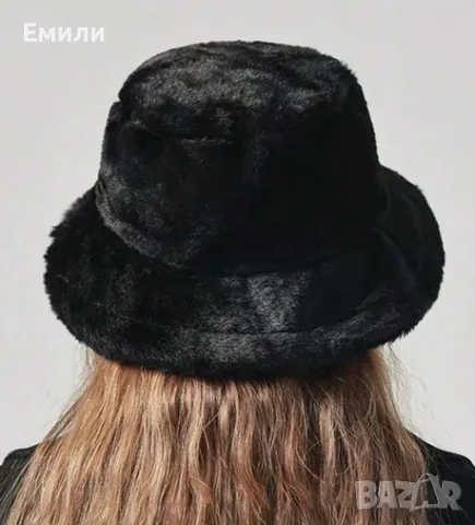 Дамска пухкава шапка в черен цвят, снимка 2 - Шапки - 48152583