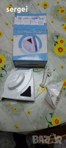 Магнитен уред за почистване на стакла.