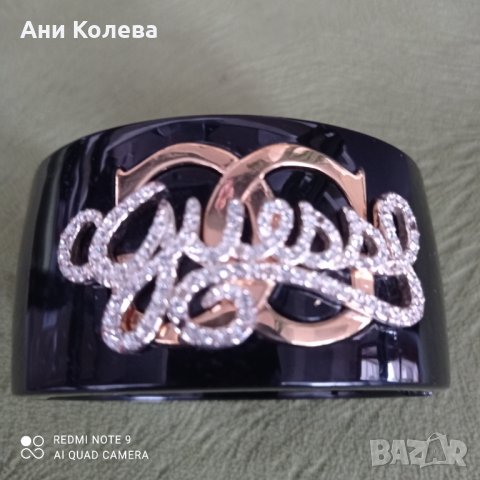 Оригинална гривна на Guess