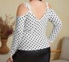 Модерна елегантна еластична блуза на точки с голи рамена и красива бяла дантела, снимка 2