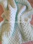 Ръчно плетена пухкава бебешка пелена 