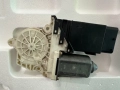 Предно ляво моторче стъклоповдигащ механизъм Сеат Леон Predno lqvo motorche stuklopovdigach Seat Leo, снимка 1