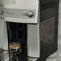 Кафеавтомат Delonghi Magnifica, снимка 2 - Кафемашини - 44012721