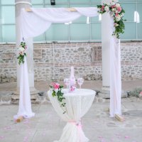 Сватбена украса лилаво, розово, прасковено,бордо и др