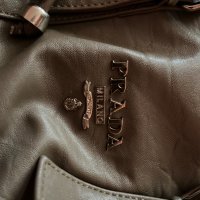 Оригинална дамска чанта PRADA, снимка 2 - Чанти - 42949635