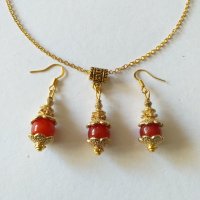 Разкошен комплект бижута с Керемидено червен кварц и богати орнаменти в цвят злато , снимка 2 - Бижутерийни комплекти - 37827471