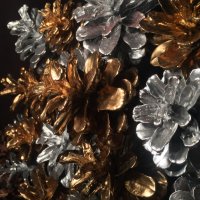 🧡 LOVE MANDARINE "GOLD & SILVER" 🍊 Ръчна изработка ⚒️ Цветя 🌼 от шишарки 🎄, снимка 3 - Декорация за дома - 35050462