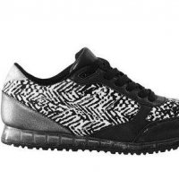 Страхотен модел обувки в черно и бяло принт,внос от Германия-мек и  подплатен език и горни ръбове за, снимка 2 - Маратонки - 26485071