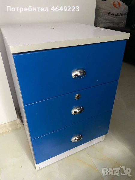 тройно шкафче, снимка 1