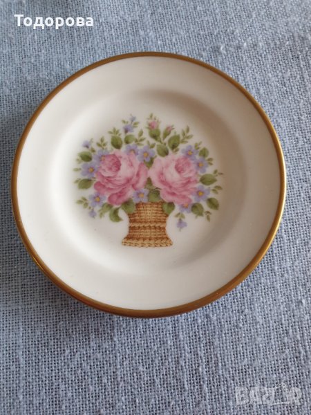 Порцеланова миниатюрна чинийка с позлата.-Kaiser, снимка 1