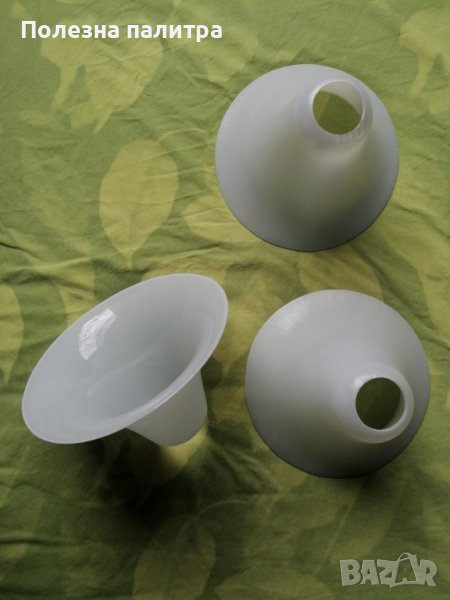 Три бели стъклени чашки за полилей, снимка 1