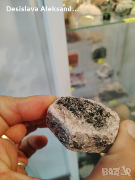 Необработен рубин ( корунд) с турмалин, изгодно , снимка 1