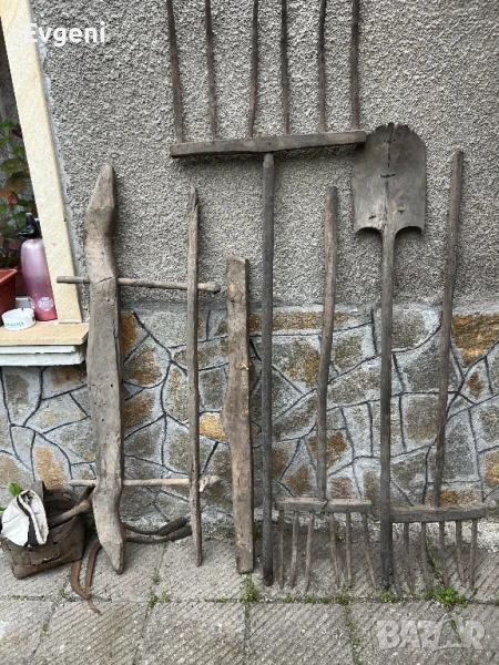 Стари дървени вили,лопата,сърп,кошница и плуг(хомот).., снимка 1