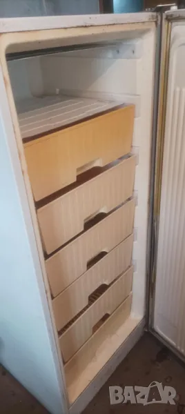 Стар работещ фризер с чекмеджета, снимка 1