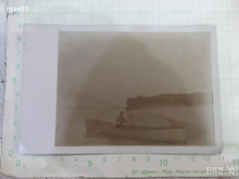 Снимка стара с лодка в реката, снимка 1