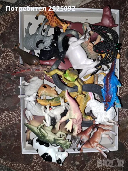 Лот 26 фигурки на животни и динозаври за игра, снимка 1