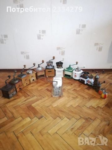 Стари ръчни мелачки за кафе и подправки, от различни години и държави. , снимка 2 - Антикварни и старинни предмети - 52128689