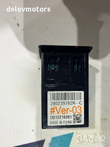 280239782R USB порт от Dacia Duster 1.0 Tce 100 HMMT, 6 ск., двигател H4D480, 2023 г., 4000 км., снимка 3 - Части - 53468833