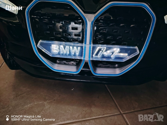 Акумулаторна кола BMW I4 12V с отварящи се врати меки гуми и кожена седалка, снимка 5 - Детски велосипеди, триколки и коли - 51610798